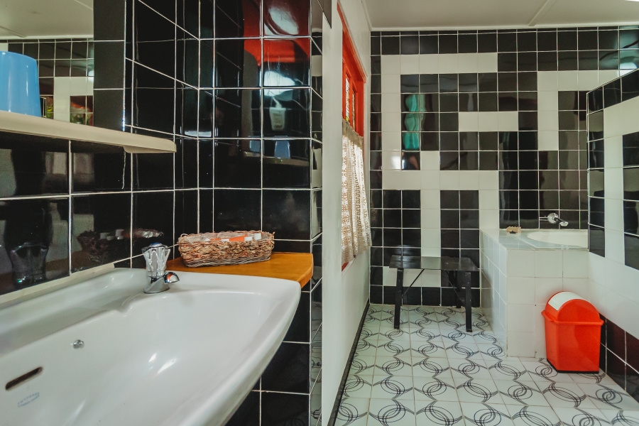 5 Bedroom Property for Sale in De Rust Western Cape